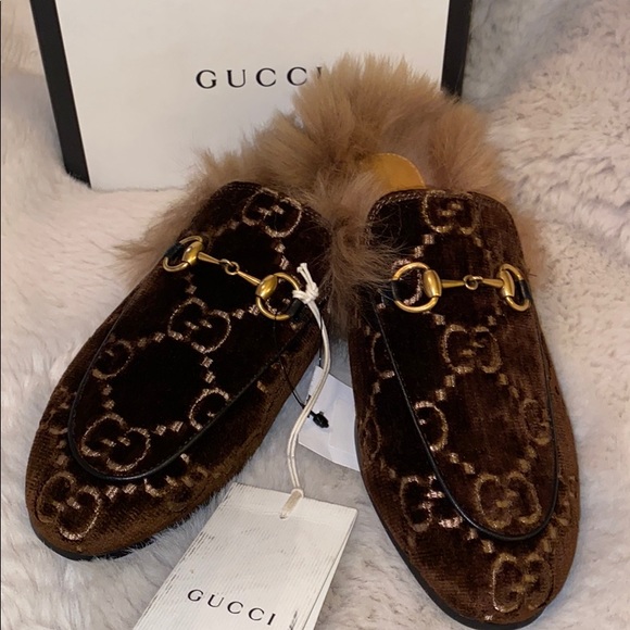 GUCCI PRINCETOWN VELVET GG SLIPPERS WITH LAMB FUR - Picture 3 of 8